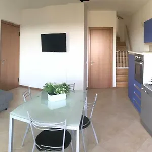casa-alessandro-con-piscina-lago-di-garda.hotelinveneto.com/